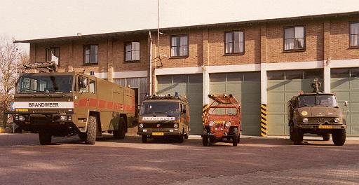 1985-04 materieel voor kazerne.jpg